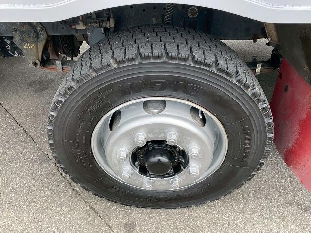 ギガ 　Ｈ２３年式　いすゞ　アルミウイング　８×４　４軸低床２デフ　後輪エアサス　日本フルハーフ　１３．８トン積載　１０ｔ　２５ｔ　大型　バン　箱車（57枚目）