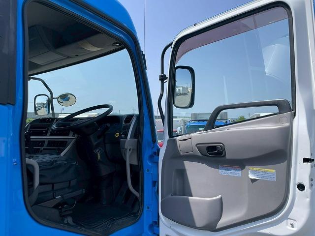 クオン 　ナンバー付き　ＵＤトラックス　コンクリートミキサー車　６×４　３軸２デフ　ＫＹＢ　カヤバ工業　電動ホッパー　アルミホイール　１０ｔ　２０ｔ　大型　コンクリート作業車（47枚目）