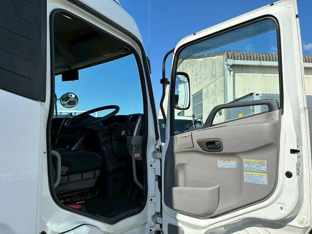 クオン 　Ｈ２９年式　ＵＤトラックス　アルミウイング　８×４　４軸低床２デフ　後輪エアサス　日本トレクス　ラッシング　エスコット　ＥＳＣＯＴ－Ｖ　ＡＴ　１０ｔ　２５ｔ　大型　バン　箱車（47枚目）