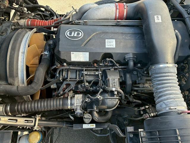 クオン 　Ｈ２９年式　ＵＤトラックス　アルミウイング　８×４　４軸低床２デフ　後輪エアサス　日本トレクス　ラッシング　エスコット　ＥＳＣＯＴ－Ｖ　ＡＴ　１０ｔ　２５ｔ　大型　バン　箱車（52枚目）