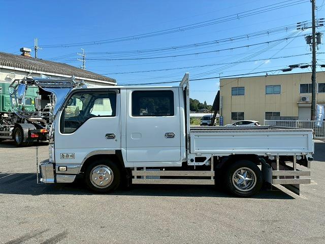 エルフトラック 　保証対象車　Ｈ３０年式　いすゞ　ダブルキャブ　Ｗキャブ　４ナンバー　乗車定員　６人乗り　２トン積載　５トン限定　準中型免許　デコトラ　５速　ＭＴ　マニュアル　１５０馬力　２ｔ　５ｔ　小型　平ボディ（11枚目）