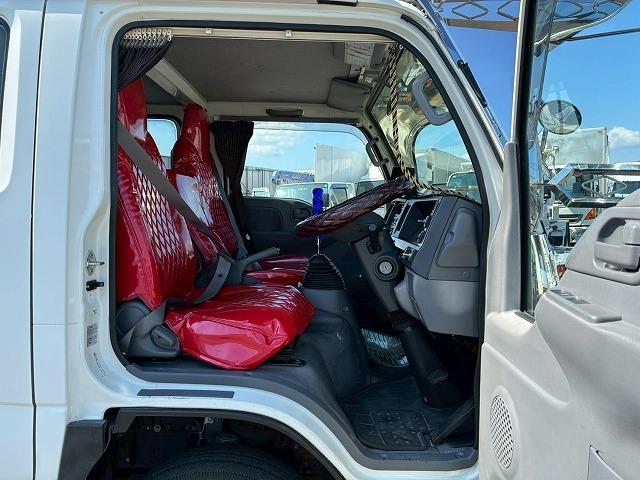 エルフトラック 　保証対象車　Ｈ３０年式　いすゞ　ダブルキャブ　Ｗキャブ　４ナンバー　乗車定員　６人乗り　２トン積載　５トン限定　準中型免許　デコトラ　５速　ＭＴ　マニュアル　１５０馬力　２ｔ　５ｔ　小型　平ボディ（21枚目）