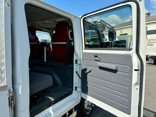 エルフトラック 　保証対象車　Ｈ３０年式　いすゞ　ダブルキャブ　Ｗキャブ　４ナンバー　乗車定員　６人乗り　２トン積載　５トン限定　準中型免許　デコトラ　５速　ＭＴ　マニュアル　１５０馬力　２ｔ　５ｔ　小型　平ボディ（52枚目）