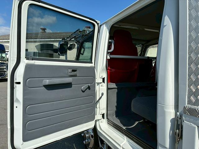 エルフトラック 　保証対象車　Ｈ３０年式　いすゞ　ダブルキャブ　Ｗキャブ　４ナンバー　乗車定員　６人乗り　２トン積載　５トン限定　準中型免許　デコトラ　５速　ＭＴ　マニュアル　１５０馬力　２ｔ　５ｔ　小型　平ボディ（53枚目）