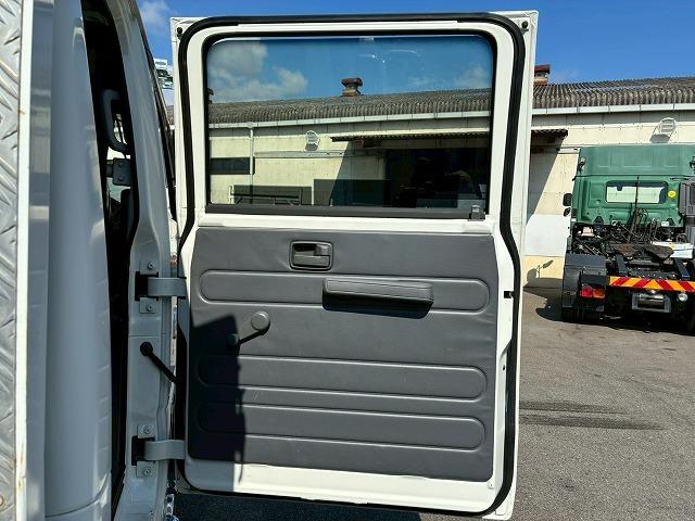 エルフトラック 　保証対象車　Ｈ３０年式　いすゞ　ダブルキャブ　Ｗキャブ　４ナンバー　乗車定員　６人乗り　２トン積載　５トン限定　準中型免許　デコトラ　５速　ＭＴ　マニュアル　１５０馬力　２ｔ　５ｔ　小型　平ボディ（56枚目）