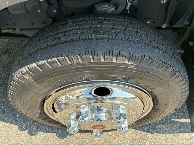 エルフトラック 　保証対象車　Ｈ３０年式　いすゞ　ダブルキャブ　Ｗキャブ　４ナンバー　乗車定員　６人乗り　２トン積載　５トン限定　準中型免許　デコトラ　５速　ＭＴ　マニュアル　１５０馬力　２ｔ　５ｔ　小型　平ボディ（63枚目）