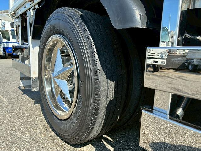 エルフトラック 　保証対象車　Ｈ３０年式　いすゞ　ダブルキャブ　Ｗキャブ　４ナンバー　乗車定員　６人乗り　２トン積載　５トン限定　準中型免許　デコトラ　５速　ＭＴ　マニュアル　１５０馬力　２ｔ　５ｔ　小型　平ボディ（64枚目）