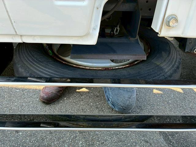 エルフトラック 　保証対象車　Ｈ３０年式　いすゞ　ダブルキャブ　Ｗキャブ　４ナンバー　乗車定員　６人乗り　２トン積載　５トン限定　準中型免許　デコトラ　５速　ＭＴ　マニュアル　１５０馬力　２ｔ　５ｔ　小型　平ボディ（66枚目）