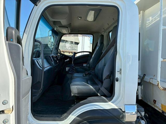 フォワード 　保証対象車　車検整備付　令和７年１２月迄　Ｒ３年式　ダンプ　ワンオーナー　極東開発工業　１９０馬力　６速　ＭＴ　マニュアル　４ｔ　８ｔ　中型　土砂ダンプ（33枚目）