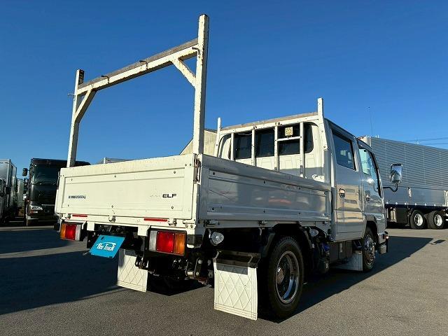 エルフトラック 　保証対象車　Ｒ２年式　いすゞ　ダブルキャブ　Ｗキャブ　４ナンバー　乗車定員：６人　２トン積載　５トン限定・準中型免許　メッキパーツ　５速　ＭＴ　マニュアル　２ｔ　５ｔ　小型　平ボディ　キャブオーバー（10枚目）