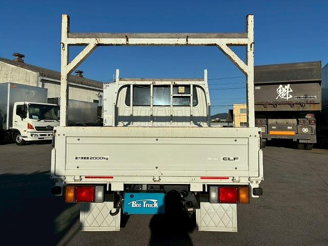 エルフトラック 　保証対象車　Ｒ２年式　いすゞ　ダブルキャブ　Ｗキャブ　４ナンバー　乗車定員：６人　２トン積載　５トン限定・準中型免許　メッキパーツ　５速　ＭＴ　マニュアル　２ｔ　５ｔ　小型　平ボディ　キャブオーバー（14枚目）