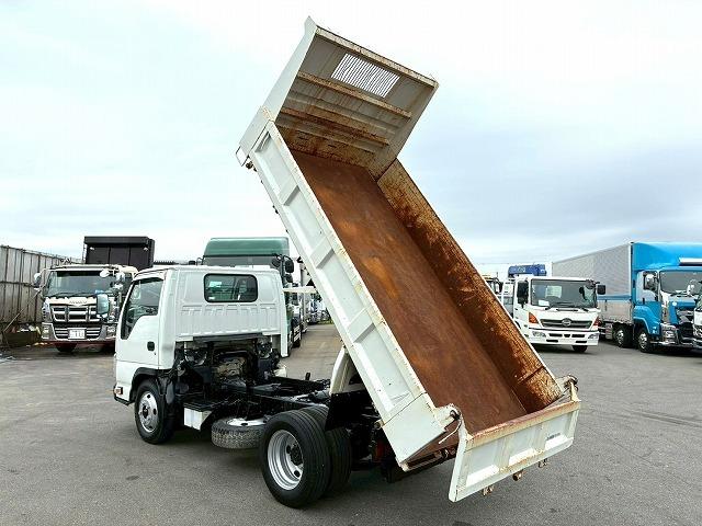 エルフトラック 　Ｈ２２年式　いすゞ　ダンプ　４ナンバー　新明和工業　フルフラットロー　全低床　１５０馬力　６速　ＭＴ　マニュアル　３トン積載　３ｔ　６ｔ　小型　土砂ダンプ　強化ダンプ（8枚目）