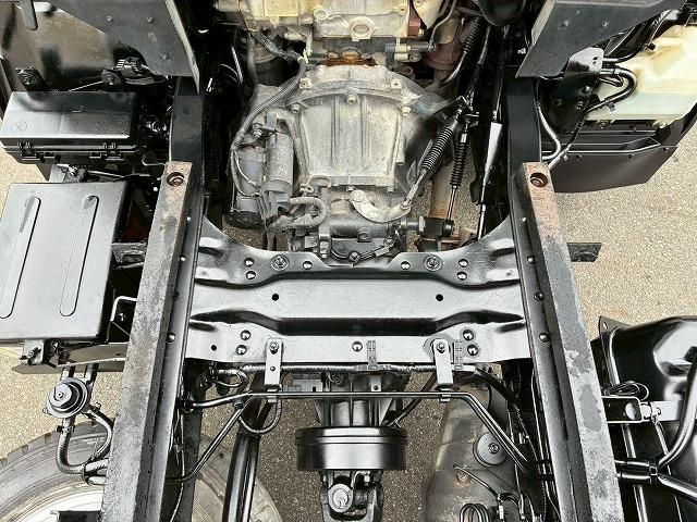 エルフトラック 　Ｈ２２年式　いすゞ　ダンプ　４ナンバー　新明和工業　フルフラットロー　全低床　１５０馬力　６速　ＭＴ　マニュアル　３トン積載　３ｔ　６ｔ　小型　土砂ダンプ　強化ダンプ（31枚目）