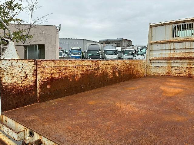 エルフトラック 　Ｈ２２年式　いすゞ　ダンプ　４ナンバー　新明和工業　フルフラットロー　全低床　１５０馬力　６速　ＭＴ　マニュアル　３トン積載　３ｔ　６ｔ　小型　土砂ダンプ　強化ダンプ（38枚目）