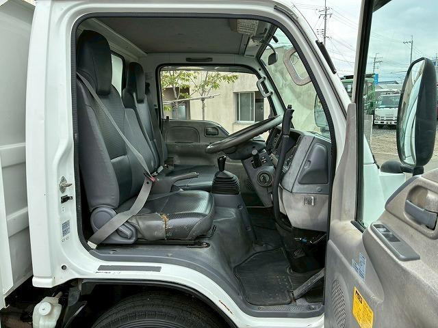 エルフトラック 　Ｈ２２年式　いすゞ　ダンプ　４ナンバー　新明和工業　フルフラットロー　全低床　１５０馬力　６速　ＭＴ　マニュアル　３トン積載　３ｔ　６ｔ　小型　土砂ダンプ　強化ダンプ（41枚目）