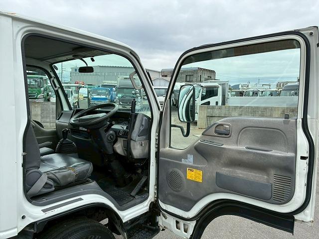 エルフトラック 　Ｈ２２年式　いすゞ　ダンプ　４ナンバー　新明和工業　フルフラットロー　全低床　１５０馬力　６速　ＭＴ　マニュアル　３トン積載　３ｔ　６ｔ　小型　土砂ダンプ　強化ダンプ（63枚目）