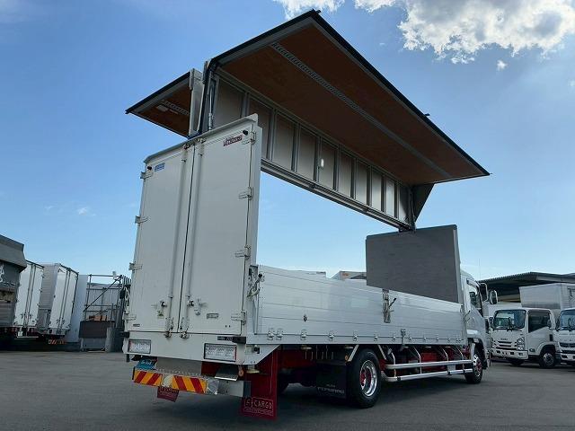 フォワード 　保証対象車　Ｈ３０年式　いすゞ　アルミウイング　フルキャブ　ベッド付き　後輪エアサス　６２００　標準幅　日本フルハーフ　ラッシング　２１０馬力　６速　ＭＴ　マニュアル　４ｔ　８ｔ　中型　バン　箱車（11枚目）