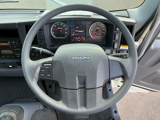 フォワード 　保証対象車　Ｈ３０年式　いすゞ　アルミウイング　フルキャブ　ベッド付き　後輪エアサス　６２００　標準幅　日本フルハーフ　ラッシング　２１０馬力　６速　ＭＴ　マニュアル　４ｔ　８ｔ　中型　バン　箱車（35枚目）