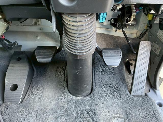 フォワード 　保証対象車　Ｈ３０年式　いすゞ　アルミウイング　フルキャブ　ベッド付き　後輪エアサス　６２００　標準幅　日本フルハーフ　ラッシング　２１０馬力　６速　ＭＴ　マニュアル　４ｔ　８ｔ　中型　バン　箱車（39枚目）