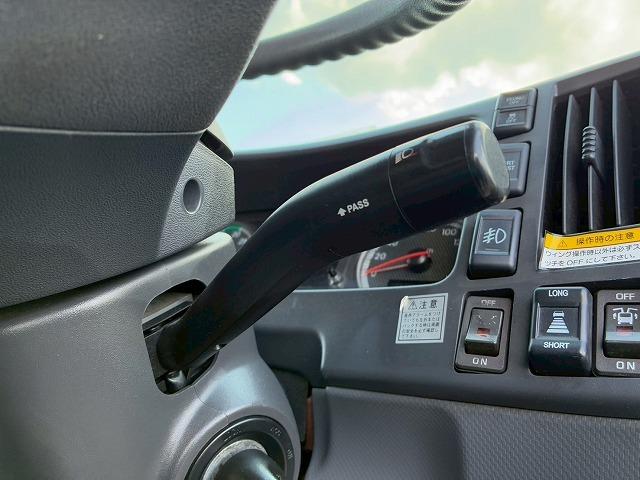 フォワード 　保証対象車　Ｈ３０年式　いすゞ　アルミウイング　フルキャブ　ベッド付き　後輪エアサス　６２００　標準幅　日本フルハーフ　ラッシング　２１０馬力　６速　ＭＴ　マニュアル　４ｔ　８ｔ　中型　バン　箱車（41枚目）
