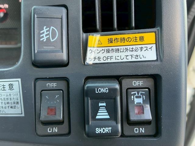 フォワード 　保証対象車　Ｈ３０年式　いすゞ　アルミウイング　フルキャブ　ベッド付き　後輪エアサス　６２００　標準幅　日本フルハーフ　ラッシング　２１０馬力　６速　ＭＴ　マニュアル　４ｔ　８ｔ　中型　バン　箱車（42枚目）