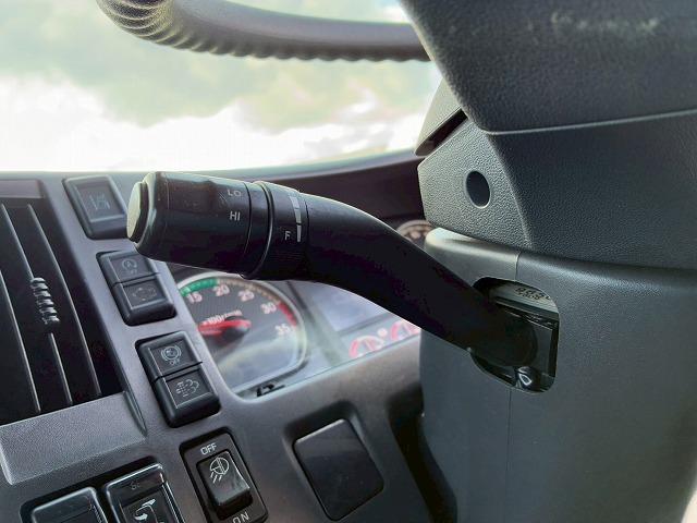 フォワード 　保証対象車　Ｈ３０年式　いすゞ　アルミウイング　フルキャブ　ベッド付き　後輪エアサス　６２００　標準幅　日本フルハーフ　ラッシング　２１０馬力　６速　ＭＴ　マニュアル　４ｔ　８ｔ　中型　バン　箱車（44枚目）