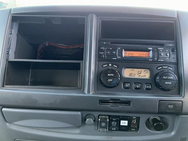 フォワード 　保証対象車　Ｈ３０年式　いすゞ　アルミウイング　フルキャブ　ベッド付き　後輪エアサス　６２００　標準幅　日本フルハーフ　ラッシング　２１０馬力　６速　ＭＴ　マニュアル　４ｔ　８ｔ　中型　バン　箱車（48枚目）