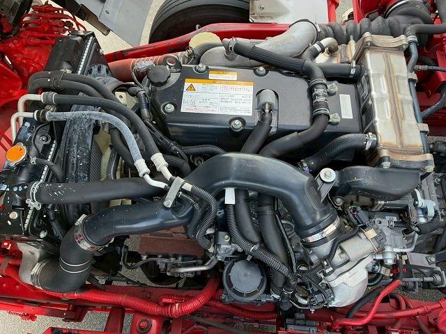 フォワード 　保証対象車　Ｈ３０年式　いすゞ　アルミウイング　フルキャブ　ベッド付き　後輪エアサス　６２００　標準幅　日本フルハーフ　ラッシング　２１０馬力　６速　ＭＴ　マニュアル　４ｔ　８ｔ　中型　バン　箱車（59枚目）