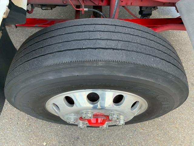 フォワード 　保証対象車　Ｈ３０年式　いすゞ　アルミウイング　フルキャブ　ベッド付き　後輪エアサス　６２００　標準幅　日本フルハーフ　ラッシング　２１０馬力　６速　ＭＴ　マニュアル　４ｔ　８ｔ　中型　バン　箱車（63枚目）
