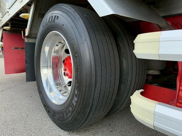 フォワード 　保証対象車　Ｈ３０年式　いすゞ　アルミウイング　フルキャブ　ベッド付き　後輪エアサス　６２００　標準幅　日本フルハーフ　ラッシング　２１０馬力　６速　ＭＴ　マニュアル　４ｔ　８ｔ　中型　バン　箱車（64枚目）