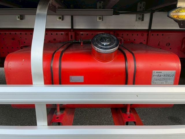 フォワード 　保証対象車　Ｈ３０年式　いすゞ　アルミウイング　フルキャブ　ベッド付き　後輪エアサス　６２００　標準幅　日本フルハーフ　ラッシング　２１０馬力　６速　ＭＴ　マニュアル　４ｔ　８ｔ　中型　バン　箱車（69枚目）