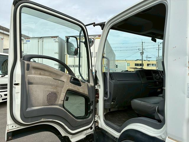 フォワード 　車検整備付　令和８年１０月迄　Ｈ２０年式　４段クレーン　ＴＡＤＡＮＯ　タダノ　ＺＥ３０４ＨＲＵ　ラジコン　フックイン　２．９３ｔ　６速　ＭＴ　マニュアル　４ｔ　８ｔ　中型　カーゴクレーン　ユニック車（65枚目）