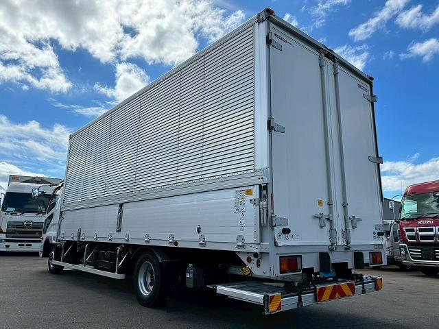 ファイター 　Ｈ２８年式　三菱ふそう　アルミウイング　格納式パワーゲート　ＰＧ　フルキャブ　ベッド付き　６２００　フルワイド　後輪エアサス　パブコ　６速　ＭＴ　マニュアル　４ｔ　８ｔ　中型　バン　箱車（17枚目）