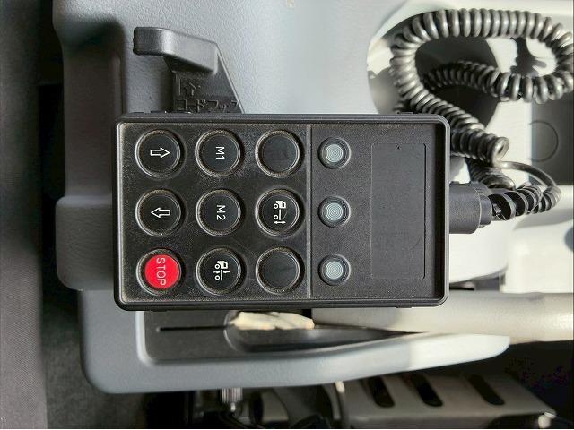 ファイター 　Ｈ２８年式　三菱ふそう　アルミウイング　格納式パワーゲート　ＰＧ　フルキャブ　ベッド付き　６２００　フルワイド　後輪エアサス　パブコ　６速　ＭＴ　マニュアル　４ｔ　８ｔ　中型　バン　箱車（46枚目）