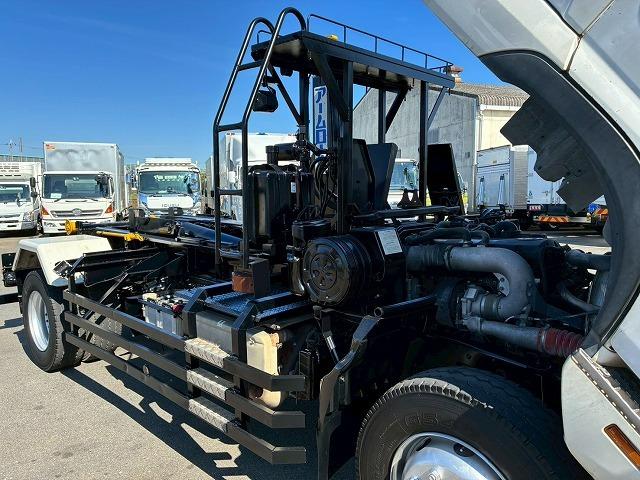 コンドル 車検整備付 令和8年7月 H24年式 UDトラックス 増トン脱着装置付コンテナ専用車 アームロール 新明和工業 ツインホイスト リアジャッキ付き フルキャブ ベッド付き 6速 MT マニュアル 7t(18枚目)