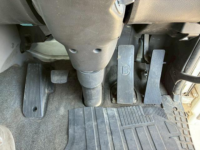 コンドル 車検整備付 令和8年7月 H24年式 UDトラックス 増トン脱着装置付コンテナ専用車 アームロール 新明和工業 ツインホイスト リアジャッキ付き フルキャブ ベッド付き 6速 MT マニュアル 7t(43枚目)