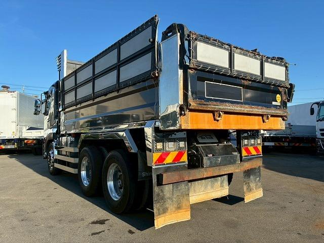 クオン ナンバー付き H25年式 UDトラックス ダンプ 6×4 3軸2デフ リーフサスペンション 新明和工業 510 220 額縁アオリ 410馬力 Hi/Lo MT マニュアル 鳥居 ハチマキ スリット(16枚目)