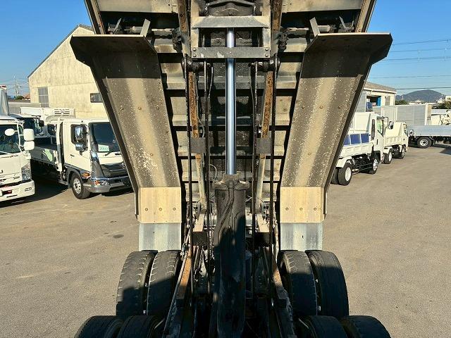 クオン ナンバー付き H25年式 UDトラックス ダンプ 6×4 3軸2デフ リーフサスペンション 新明和工業 510 220 額縁アオリ 410馬力 Hi/Lo MT マニュアル 鳥居 ハチマキ スリット(24枚目)