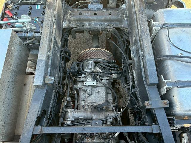 クオン ナンバー付き H25年式 UDトラックス ダンプ 6×4 3軸2デフ リーフサスペンション 新明和工業 510 220 額縁アオリ 410馬力 Hi/Lo MT マニュアル 鳥居 ハチマキ スリット(26枚目)