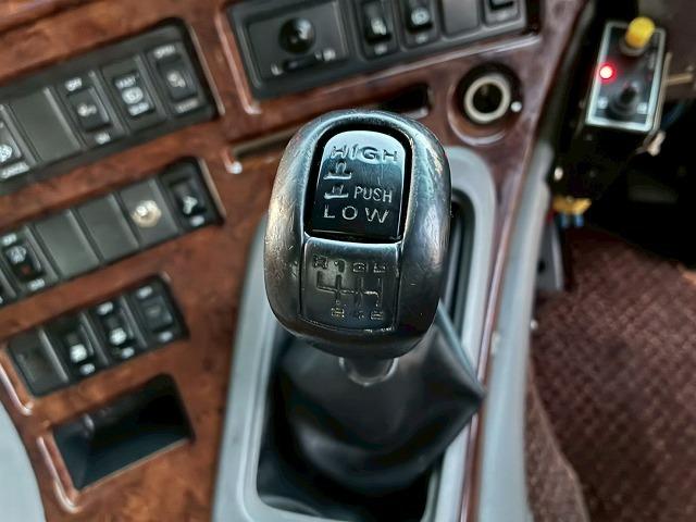 クオン ナンバー付き H25年式 UDトラックス ダンプ 6×4 3軸2デフ リーフサスペンション 新明和工業 510 220 額縁アオリ 410馬力 Hi/Lo MT マニュアル 鳥居 ハチマキ スリット(32枚目)