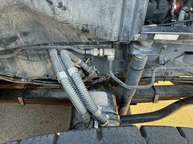 クオン ナンバー付き H25年式 UDトラックス ダンプ 6×4 3軸2デフ リーフサスペンション 新明和工業 510 220 額縁アオリ 410馬力 Hi/Lo MT マニュアル 鳥居 ハチマキ スリット(66枚目)