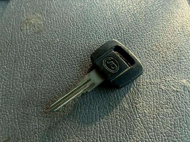 クオン ナンバー付き H25年式 UDトラックス ダンプ 6×4 3軸2デフ リーフサスペンション 新明和工業 510 220 額縁アオリ 410馬力 Hi/Lo MT マニュアル 鳥居 ハチマキ スリット(80枚目)