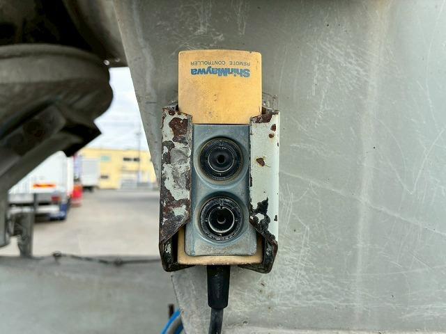 フォワード 車検整備付 令和8年7月迄 H24年式 いすゞ 増トン コンクリートミキサー車 ショートキャブ ベッドレス 新明和工業 ミックスエース 電動ホッパー 6.3立米 240馬力 6速 MT(27枚目)