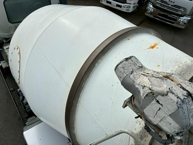 フォワード 車検整備付 令和8年7月迄 H24年式 いすゞ 増トン コンクリートミキサー車 ショートキャブ ベッドレス 新明和工業 ミックスエース 電動ホッパー 6.3立米 240馬力 6速 MT(32枚目)
