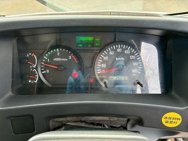 フォワード 車検整備付 令和8年7月迄 H24年式 いすゞ 増トン コンクリートミキサー車 ショートキャブ ベッドレス 新明和工業 ミックスエース 電動ホッパー 6.3立米 240馬力 6速 MT(44枚目)