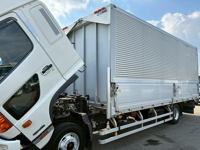 ヒノレンジャー 　Ｈ２５年式　日野　アルミウイング　ハイルーフ　後輪エアサス　フルキャブ　ベッド付き　フルワイド　背高　６３００　トランテックス　２４０馬力　６速　ＭＴ　マニュアル　４ｔ　８ｔ　中型　バン　箱車（13枚目）