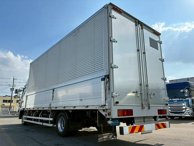 ヒノレンジャー 　Ｈ２５年式　日野　アルミウイング　ハイルーフ　後輪エアサス　フルキャブ　ベッド付き　フルワイド　背高　６３００　トランテックス　２４０馬力　６速　ＭＴ　マニュアル　４ｔ　８ｔ　中型　バン　箱車（17枚目）