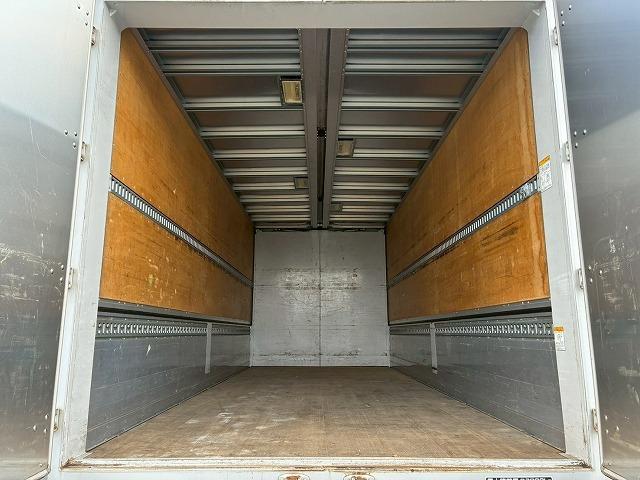 ヒノレンジャー 　Ｈ２５年式　日野　アルミウイング　ハイルーフ　後輪エアサス　フルキャブ　ベッド付き　フルワイド　背高　６３００　トランテックス　２４０馬力　６速　ＭＴ　マニュアル　４ｔ　８ｔ　中型　バン　箱車（20枚目）