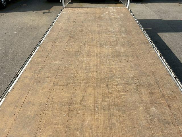 ヒノレンジャー 　Ｈ２５年式　日野　アルミウイング　ハイルーフ　後輪エアサス　フルキャブ　ベッド付き　フルワイド　背高　６３００　トランテックス　２４０馬力　６速　ＭＴ　マニュアル　４ｔ　８ｔ　中型　バン　箱車（28枚目）