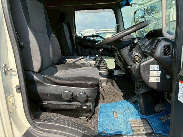 ヒノレンジャー 　Ｈ２５年式　日野　アルミウイング　ハイルーフ　後輪エアサス　フルキャブ　ベッド付き　フルワイド　背高　６３００　トランテックス　２４０馬力　６速　ＭＴ　マニュアル　４ｔ　８ｔ　中型　バン　箱車（31枚目）